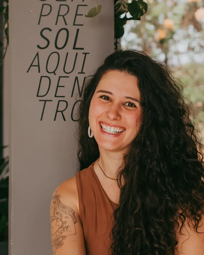Julia Kalil sorrindo